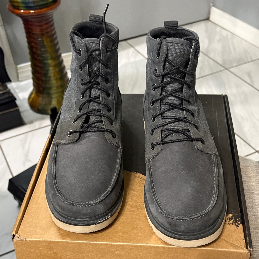 Sorel Water Proof Mens Boots-Size 11.5